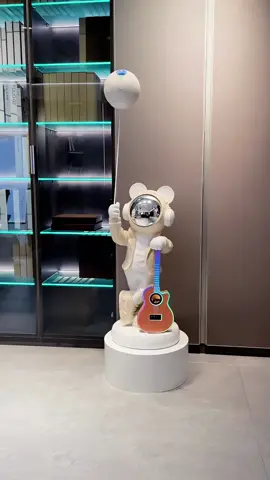 PHI HÀNH GIA ÔM GHITA CAO 138cm DECOR PHÒNG KHÁCH SANG TRỌNG CHO NGÔI NHÀ.  #denphihanhgia#tuongphihanhgia#tuongdecor#dodecor#decor247 