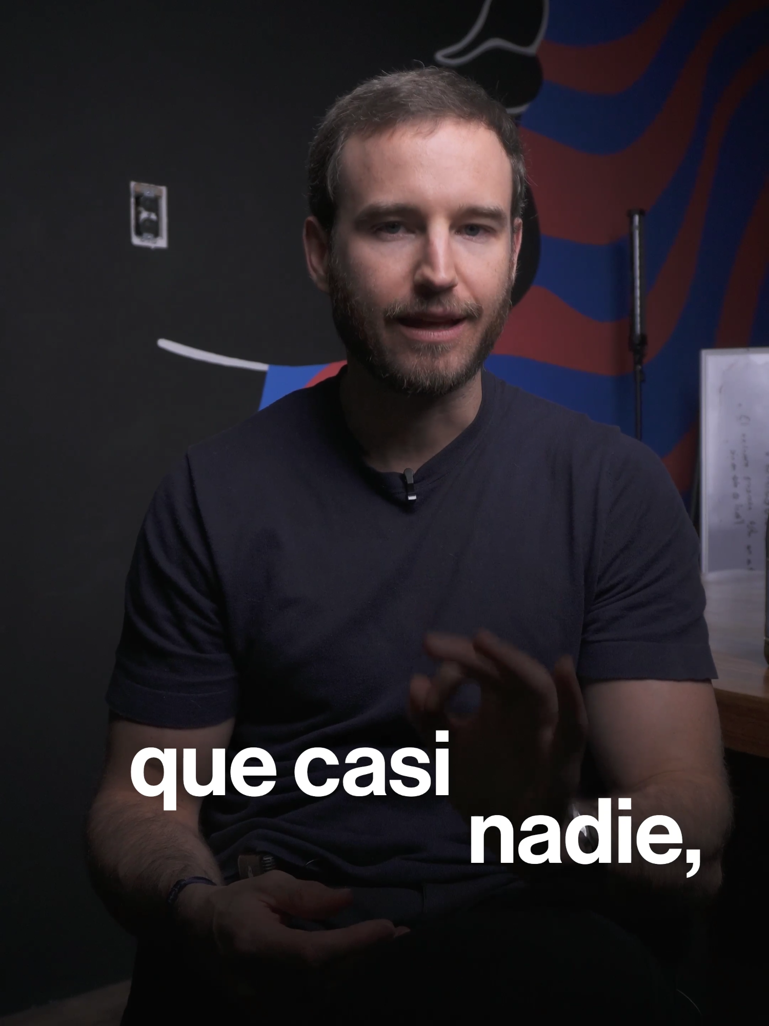 🔑 Los fundamentos son lo que casi nadie domina. Ni siquiera la mayoría de los mercadólogos. Porque lo técnico va y viene. Las plataformas cambian, el algoritmo cambia, las herramientas cambian…  Pero los fundamentos no. Si estás enfocado únicamente en lo técnico, tu éxito dependerá del algoritmo. Pero cuando entiendes los fundamentos — ✨ comportamiento humano ✨ percepción de valor ✨ psicología de decisión ✨ comunicación efectiva ✨ posicionamiento — entonces ya no dependes del algoritmo…  el algoritmo depende de ti. Porque lo técnico es táctico. Pero los fundamentos son estratégicos. Y la estrategia siempre manda. 🎯 👉 Si te sirve este tipo de contenido, sígueme. Hay mucho más @marianoporter #marianoporter #marketing #estrategia #mentalidad #negocios #branding #ventas #psicologia #mindset #crecimientopersonal#mindset #paratiiiiiiiiiiiiiiiiiiiiiiiiiiiiiii #CrecimientoReal #MarketingDeValor #MentalidadGanadora #cambiodementalidad #marianoporter #CrecimientoPersonal #MentalidadDeCrecimiento #MentalidadAlta #EstrategiaYConstancia #MindsetDeNegocios #EscalaConSentido #MarianoPorter #DisciplinaAnteTodo