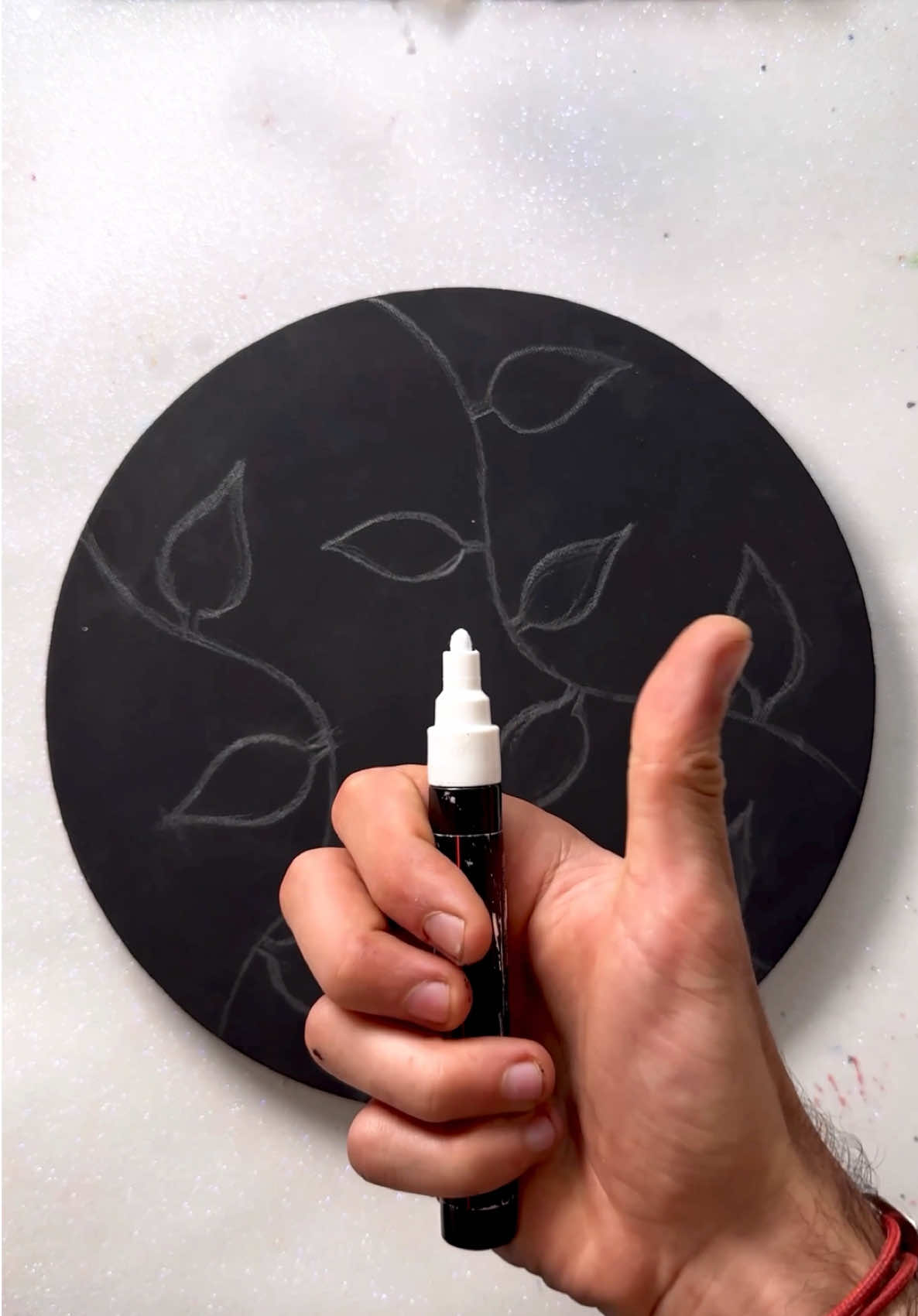 Let’s Create some Glowing Christmas Art with Paint Markers! 🎨 #art #neon #artistomg 