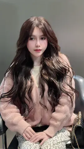 Tuy dáng có vẻ thảnh thơi  Nhưng cả năm qua chưa để được đồng nào 🙂  #NThair #XuHuong2026  #uốntóc 🖤#rivewtocdanang #reelsviral 