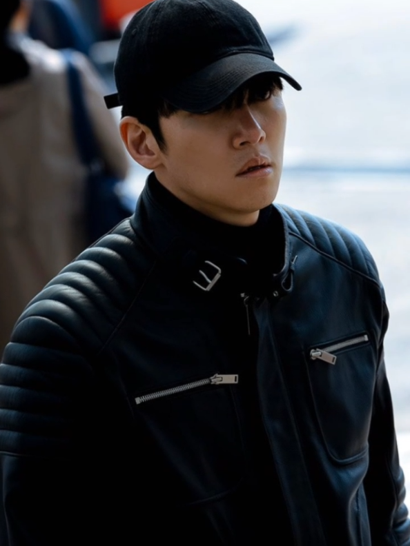 yeeyyy... EPISODE 9-10🔥🔥 Bersenang-senang? Sekarang, aku akan membuatmu merasakan sakit yang sama. 😡   Disney+ [조각도시] Episode 9–10 streaming secara eksklusif pada tanggal 26 November. Cr @hiand.official 📌gambar tidak bersifat pribadi #jichangwook #지창욱 #themanipulated 