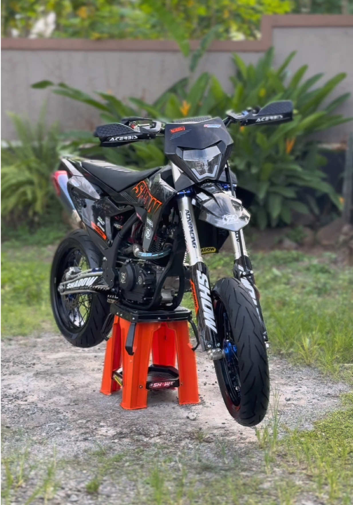 Lagunya enak:) #shadowindustri #teamshadow #advstars #klx150 #supermoto 