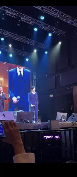 es que el vocero es inolvidable 😍😍😍 #whenthephonering #grandhyatt #yooyeonseok #sajucople #ChaeSooBin 