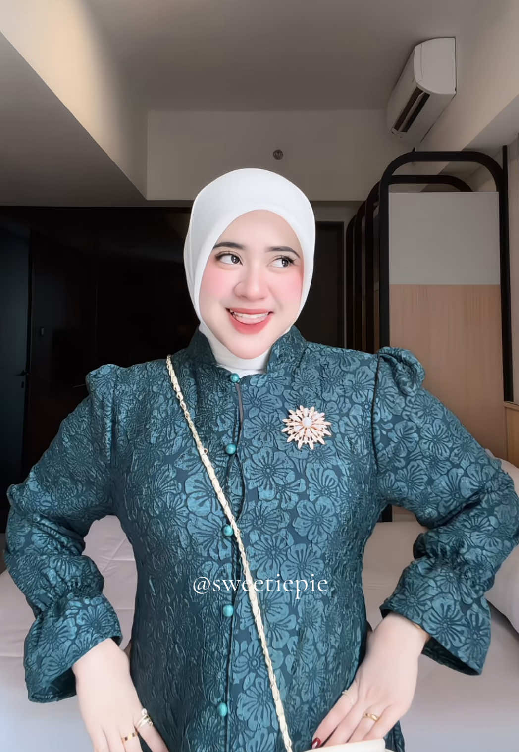 emerald mao lewat⋆˙⟡🫰🏻#outfitkondangan #tunik #ootdfashion #ootdhijabstyle #ootdinspo 