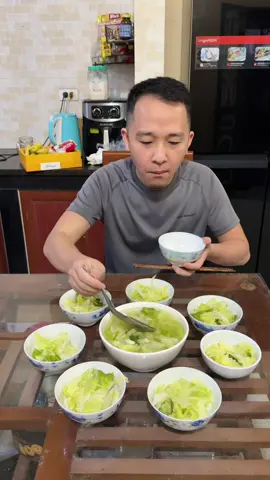 Nghĩ ăn ăn món nào cũng mệt 😔 #tuanmaymo #meohay #xuhuong #haihuoc #trending 