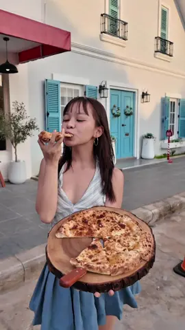 ເປີດວາບ!*🍕🇮🇹🪟 ຮ້ານNapoli Pizza & Cafe ສາຍຄ່າເຟ ກັບພິຊຊ່າເລິຟຟເວີ້ຖືກໃຈສິ່ງທີ່ ບັນຍາກາດຮ້ານ ອິມພອສມາກກ ແສງດີ ມຸມສວຍເກືອບທຸກມຸມ 📍ພິກັດ: https://maps.app.goo.gl/M7s9mkik3Kg2Stnj9?g_st=ipc #jernreview #pizza #napoli #cafe #savannakhet 