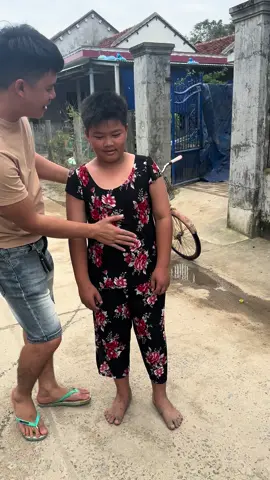 Nhìn k thể nào nói luôn em nói ma thấy thương gì đau ak trời 😫😫😫 vừa mất cười vừa thấy thương 😀😀😀##xuhuongtiktok 