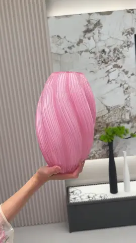 Bình xoắn hồng cắm hoa Tết đẹp mê #tet2026 #decortet #hoatrangtri #hoatet #viral 