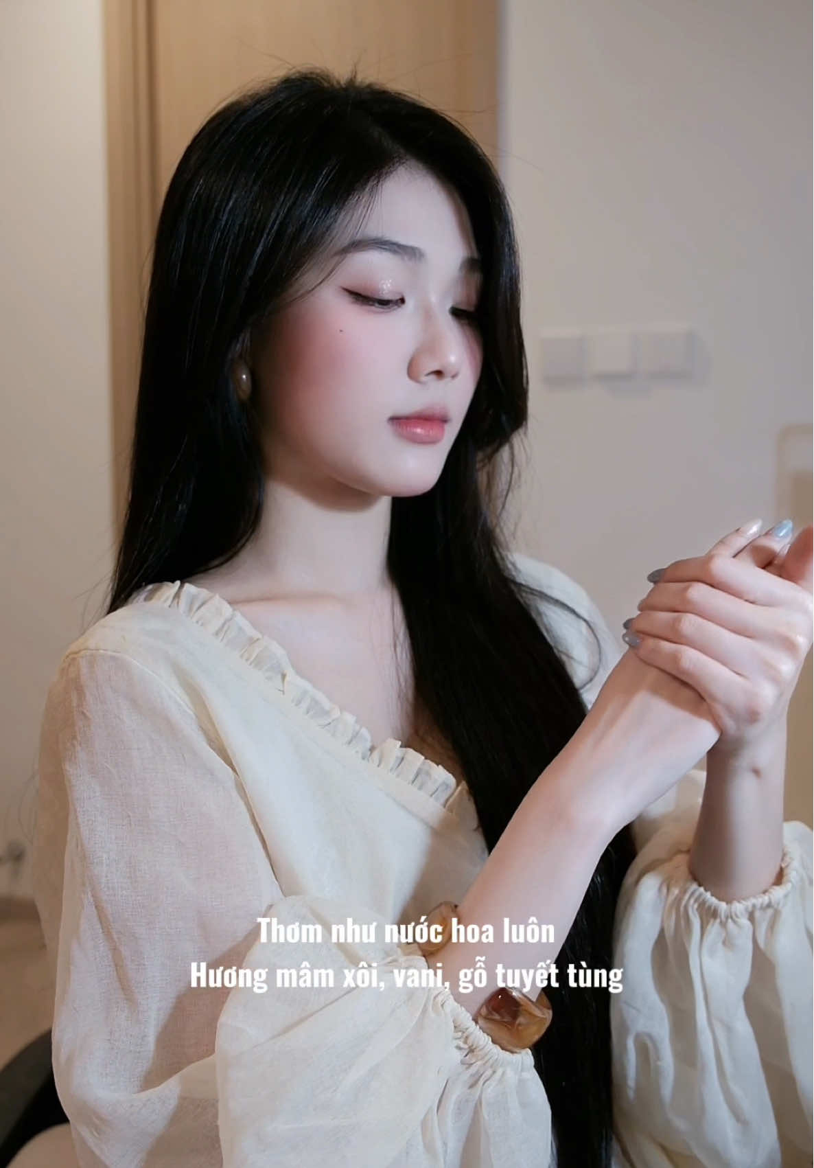 Mùa đông này không thể thiếu kem dưỡng tay #grwm #kemtay #kemtayhuongnuochoa #dememoria #kemtaydememoria 