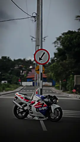 මූන නැතුව කැත ඒවා 😭😼#cbr250rr #japanbike🇯🇵🇱🇰🏍❤️ #14promaxvideography #videos #capcat__edit 