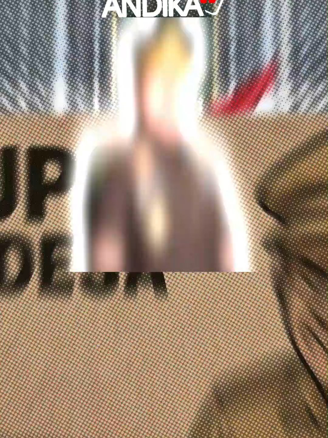 Radio ANDIKA 10.51 Kejaksaan Agung (Kejagung) Republik Indonesia mengungkapkan bahwa kasus tindak pidana korupsi yang dilakukan oleh kepala desa (kades) di berbagai daerah mengkhawatirkan. Berdasarkan catatan Kejagung, praktik korup itu terus menunjukkan peningkatan yang signifikan setiap tahunnya. Tren peningkatan itu menjadi sorotan serius mengingat posisi kades yang seharusnya menjadi pengelola dana desa untuk kepentingan masyarakat.   Bahkan pada tahun ini, kasus korupsi dana desa yang melibatkan kepala desa mengalami kenaikan dibandingkan tahun sebelumnya. Plt Sekretaris Jaksa Agung Muda Bidang Intelijen (Sesjamintel) Kejagung RI, Sarjono Turin, menyampaikan bahwa berdasarkan data statistik penanganan perkara tindak pidana yang melibatkan kepala desa pada semester I 2025, sudah ada 489 kasus.   Jumlah tersebut, 477 kasus merupakan tindak pidana korupsi, baik yang dilakukan secara kolektif seperti di Kabupaten Lahat maupun dilakukan individu seperti di Kabupaten Nganjuk, Jawa Timur. Di sisi lain, Kejagung juga mengeluhkan keterbatasan jumlah SDM penegak hukum di desa untuk melakukan pengawasan. (tribun-far) #radioandika #ag243 #kediri _______________ . . WA Radio ANDIKA : 0811-3454-000 Youtube : andikatvkediri Facebook : ag243