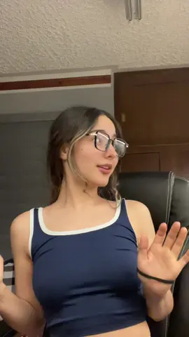 Según me iba a peinar