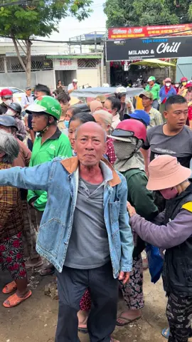 Kẻ lạ mặt đến phá buổi phát từ thiện của vợ chồng Linh Tý Bích Trâm tại nha trang 