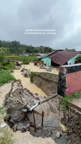 Kondisi terkini di Jembatan Jl. Sutan Sumurung, Tarutung #tarutung #banjir #banjirtarutung #fyp #foryou 