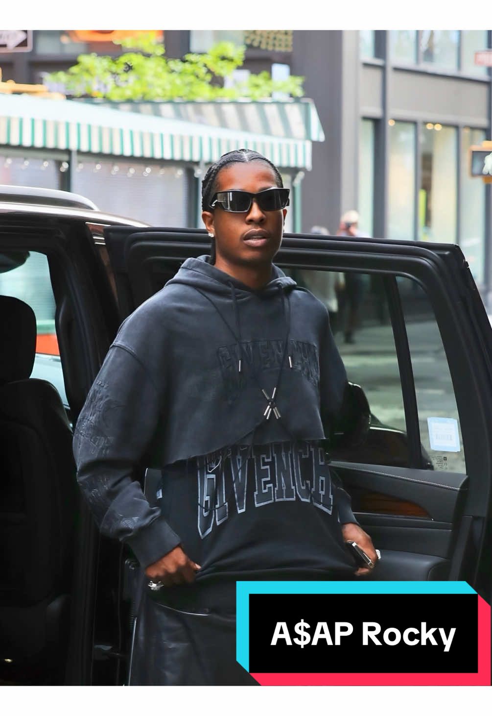 It was a wholesome moment when I met Asap Rocky on rodeo #jackbanana #portraitphotography #streetphotographer #beverlyhills