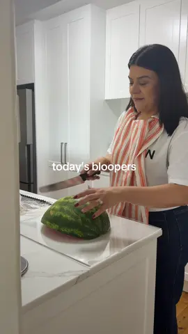cutting up watermelon ❌ white shirt  #choppingboard #KitchenHacks #behindthescenes #watermelon #homeorganisation 