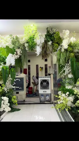 Ngày học cắm cổng hoa của các bạn học viên Nhà Trâu #trâuweddingsandevents #KHhoaluanangcao #daotaohocvien #daycamhoalua #weddingdecorations 