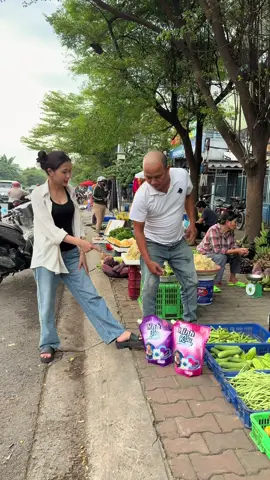 Chắc đi bán dạo quá .. #minhrau #nuocgiatminhrau 