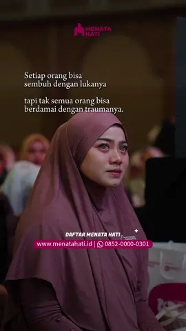 Kadang, luka memang bisa sembuh, tapi jejaknya masih tinggal di sudut hati yang paling sunyi 🥹 Di Menata Hati, kamu nggak perlu pura-pura kuat. Di sini, kamu belajar pelan-pelan berdamai dengan masa lalu, dengan trauma, dan dengan dirimu sendiri 🫶🏻 Yuk pulangkan hati ke tempat yang lebih tenang. Daftar di menatahati.id ✨ ___________________________ JADWAL EVENT MENATA HATI SELANJUTNYA :   Surabaya = 7 Desember  Banjarmasin = 13&14 Desember   Palu = 20 Desember Palembang = 18 Januari Daftar yuk!  Klik link di bio yaaa😉 #menatahati #ahilmanfauzi #ustadzhilmanfauzi #menatahatibandung #menatahatijakarta