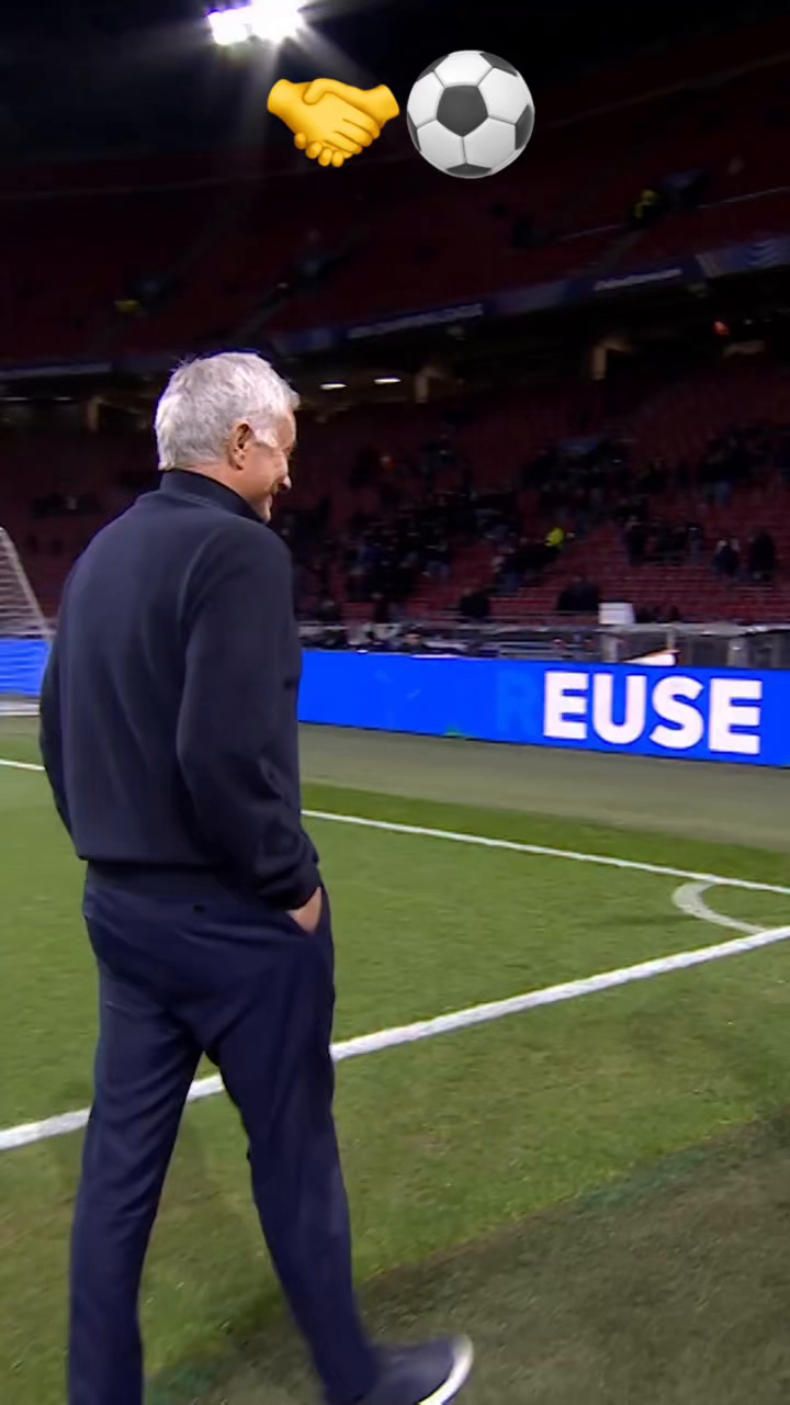 Mourinho tuvo un reencuentro muy especial con Wesley Sneijder y Dani Carvalho en el partido entre Ajax vs Benfica de Champions League.🤝⚽️ (Vía @afcajax/IG)#Mou #Mourinho #Sneijder #mourinhoysneijder (Vía @afcajax/IG)