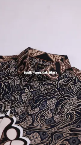 Tampil lebih elegan di setiap acara spesial kamu dengan kemeja batik TUNGGADEWA✨ Checkout di keranjang kuning ya guys🛒 #payday #paydaysale #kemejapria #bajupria #ootdpria 