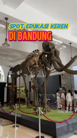 Tempat ini cocok banget buat kamu yang mau liburan sambil menambah wawasan sejarah bisa banget ke Museum Geologi Bandung.  Rasanya gak puas liburan di Bandung cuma 1 hari. Akhirnya aku nemu hotel budget friendly, namanya Sans Vibes Surapati Konforta Hotel. Biar hemat booking lewat aplikasi RedDoorz dan tambahkan kode promo “YUKNGINEP”. Yuk rencanain liburan akhir tahun kalian dengan RedDoorz dan jadikan liburan makin BerkeSANS @RedDoorz Indonesia @SANS Hotels  #REDTravelers #BerkeSANS #RedDoorz #sansvibessurapati #museumgeologibandung 