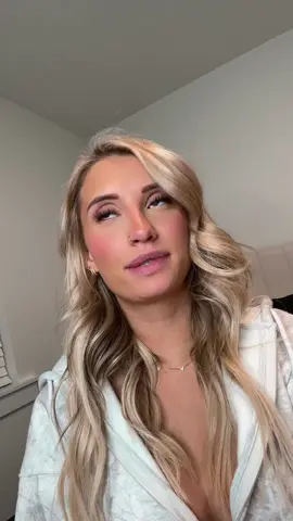 They might be onto something 🤪🍍 #upsidedown #pinapple #swingtok #fyp #foryoupage 