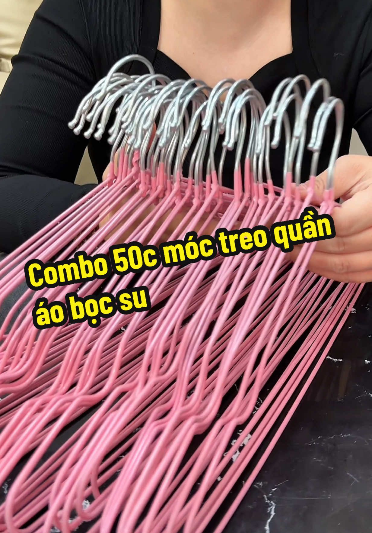 Combo 50c móc treo quần áo bọc su #moctreoquanao #moctreoquanaochongtruot #nabeodaily 