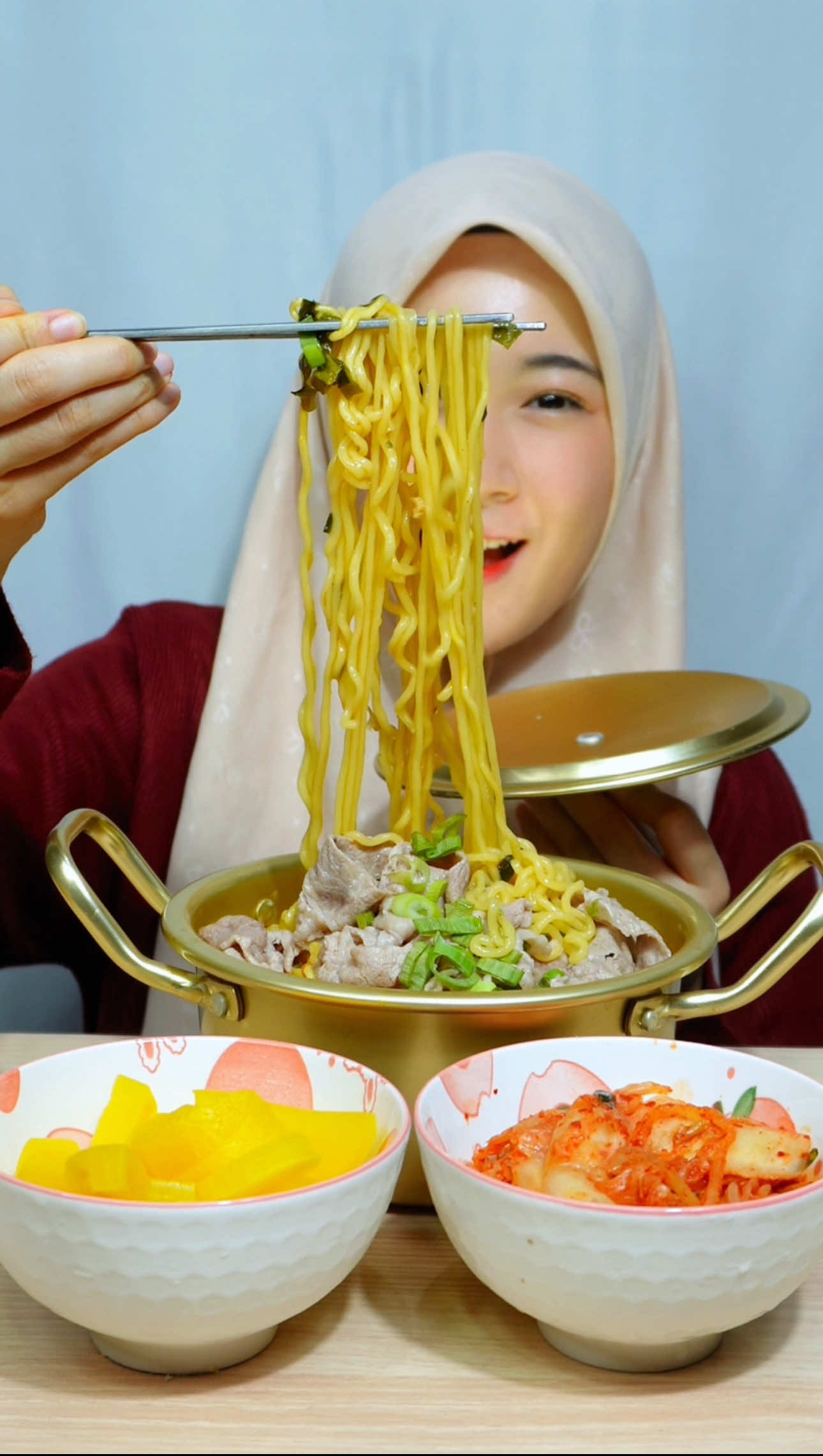 Akhirnya nyobain Ramen Kesayangan Jin BTS 😍 udah lama pengen nyobain sekarang udah ada versi Halal-nya di Indonesia ✨ #OTOKIHalal #OTOKIIndonesia #JinRamenHalal #JinBTS #inicia 