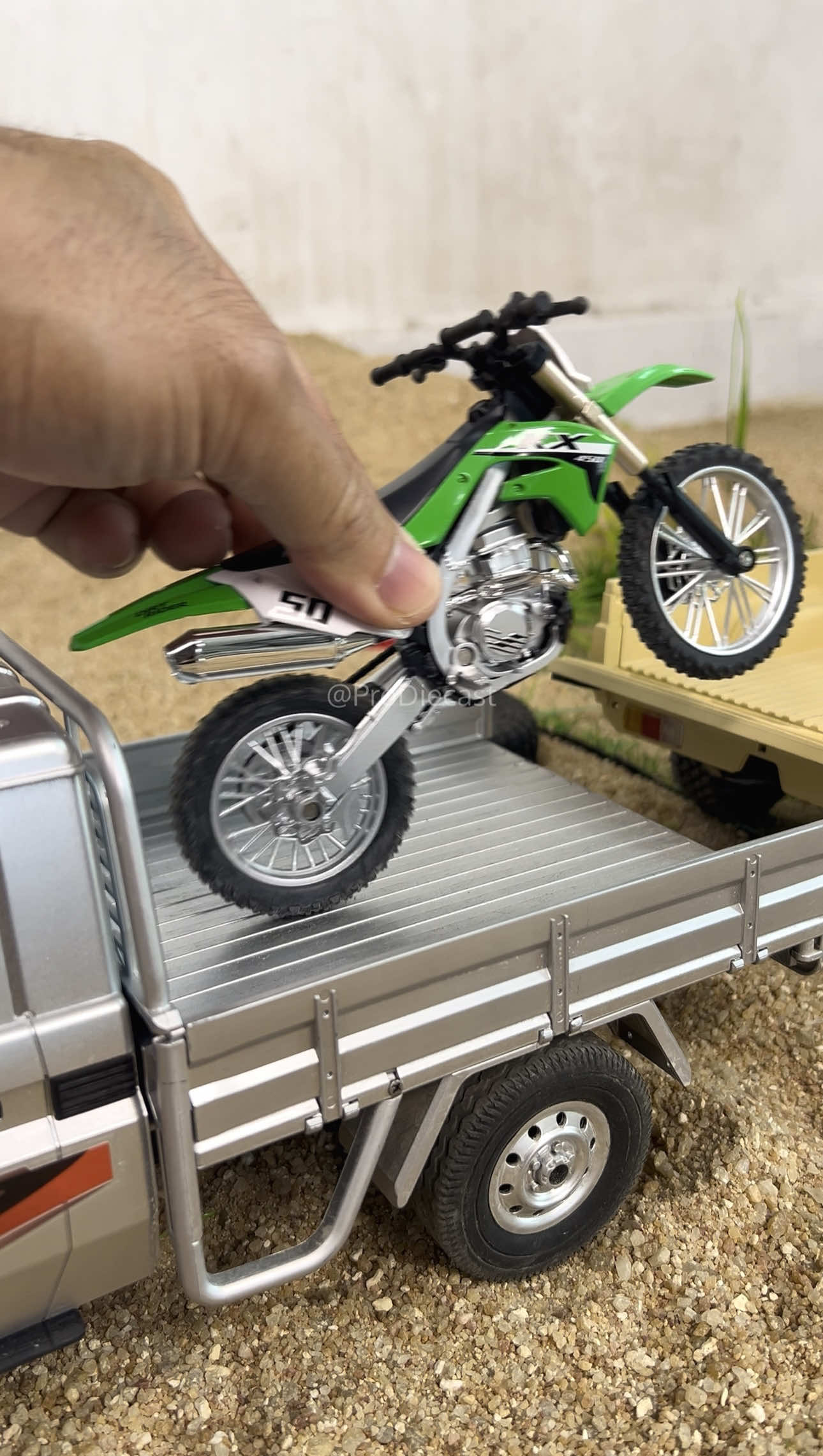 Transferring Motor-cross From TOYOTA To TOYOTA #rccar #viral #automobile #trending 