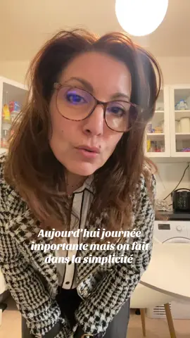 Parce que même dans les journées importantes on reste simple et on détend l’atmosphère 😁#fyp #styleinspo #GlowUp#outfit #dalba 