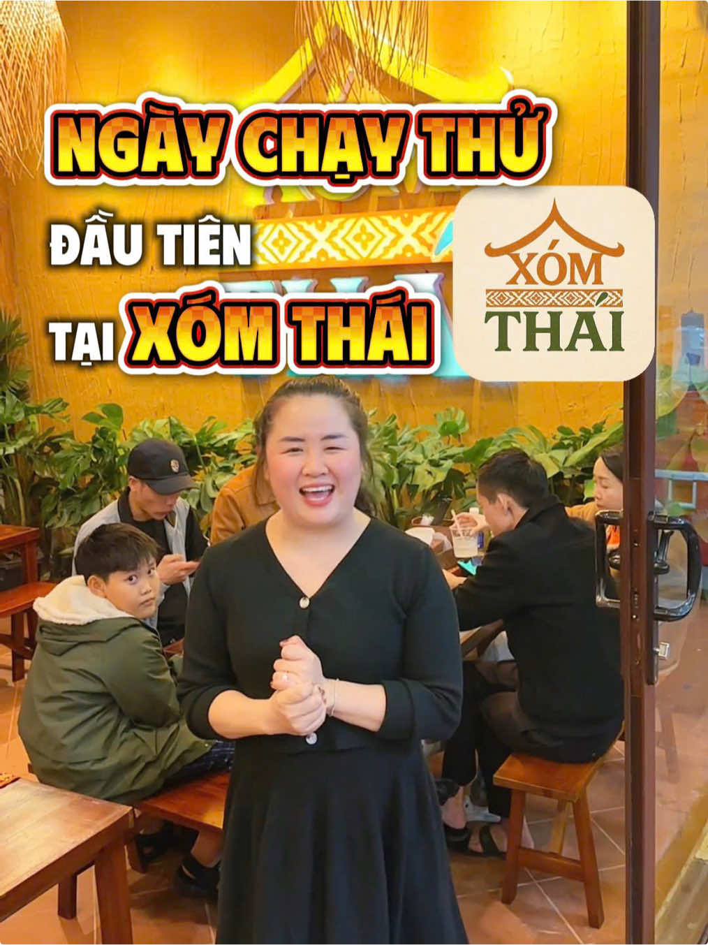 Sawasdee ka, Xóm Thái yuu nee ka! XÓM THÁI chính thức mở bán rồi cả nhà ơi. Aroi mak makkkkk Trời mưa lạnh mà cả nhà tới ủng hộ Thuý và đội ngũ Xóm Thái nhiều quá trời. Cảm ơn mọi người luôn yêu thương Đừng quên chương trình GIẢM 10% cho toàn bộ tổng bill và TẶNG 1 Trà Sữa Thái khi follow Tiktok Xóm Thái Bán Món Thái nhoaaa các tình yêu #thailand🇹🇭 #reviewhue #thaifood #thairestaurant #thaimukbang 