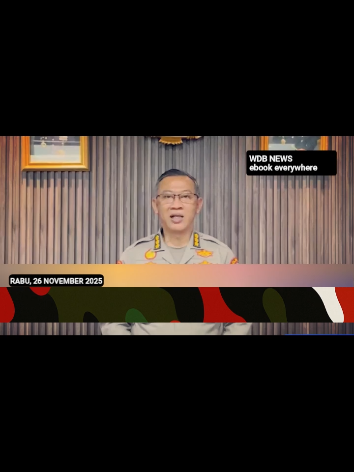 Propam Polda Metro Jaya menegaskan larangan bagi seluruh anggota untuk tidak memamerkan gaya hidup mewah atau sikap hedonis di media sosial. Aturan itu dibahas dalam rapat kerja teknis di Balai Pertemuan Metro Jaya, Jakarta, pada Selasa, 25 November 2025. Kabit Propam Polda Metro Jaya, Kombes Pol Rajo Alriadi Harahap, menyebut rakernis ini menjadi momentum untuk memperkuat soliditas dan pengawasan internal Polri. Ia menekankan pentingnya integritas, etika profesi, dan tanggung jawab moral dalam tugas kepolisian. Propam juga kembali mengingatkan aturan Perpol Nomor 7 Tahun 2022 tentang larangan hidup hedon. Pelanggaran ringan dapat dikenai sanksi etika berupa pernyataan perilaku tercela, kewajiban meminta maaf, hingga pembinaan mental dan profesional selama satu bulan. Anggota polisi diminta menjaga citra institusi dengan menerapkan gaya hidup sederhana dan tidak memamerkan kemewahan di ruang publik maupun media sosial.
