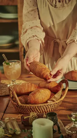 통밀로 담백하게!! 짭조름한 소금빵 만들기! 🤭 📌레시피 정보는 프로필 링크를 이용해 주세요! 📌 Recipe? 👉 Go to the YouTube link “Merry Story” at the top of the profile! ( https://www.youtube.com/@메리이야기 ) #merrystory #bakingrecipe #shiopan 