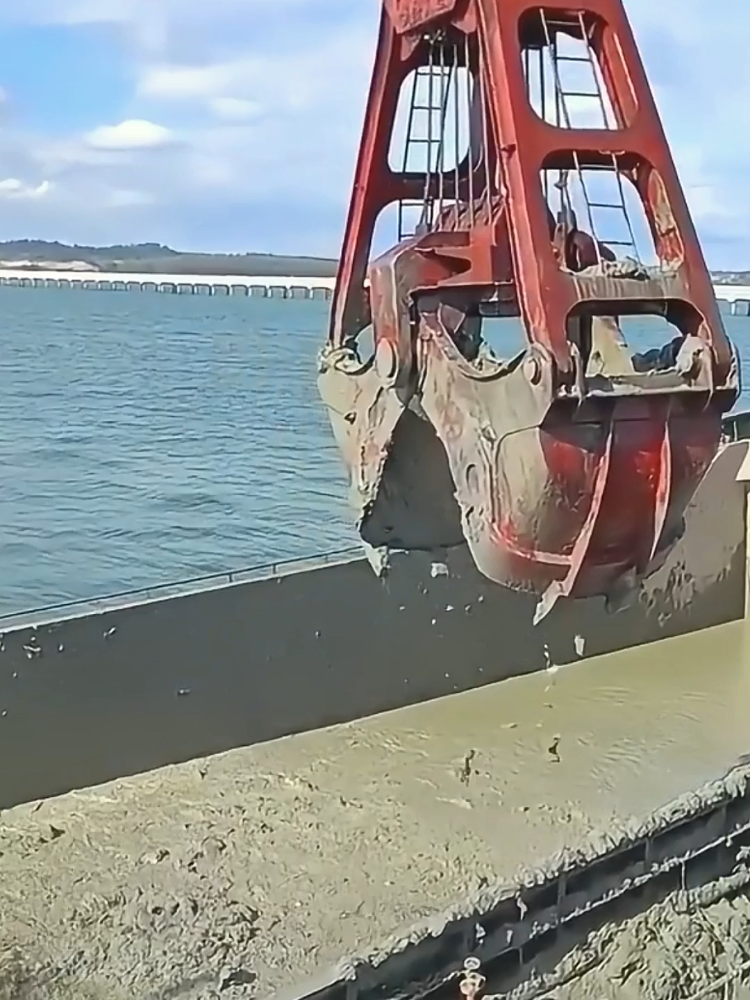 Close-Up Grab Dredger Scooping & Dumping A close-up view of the grab dredger scooping and dumping sediment from the river channel. #leaderdredger  #GrabDredger #DredgingOperation #RiverDredging #WaterwayCleaning #DredgingProject #MarineEngineering #EnvironmentalDredging #DredgerVessel #ChannelMaintenance #HarborEngineering
