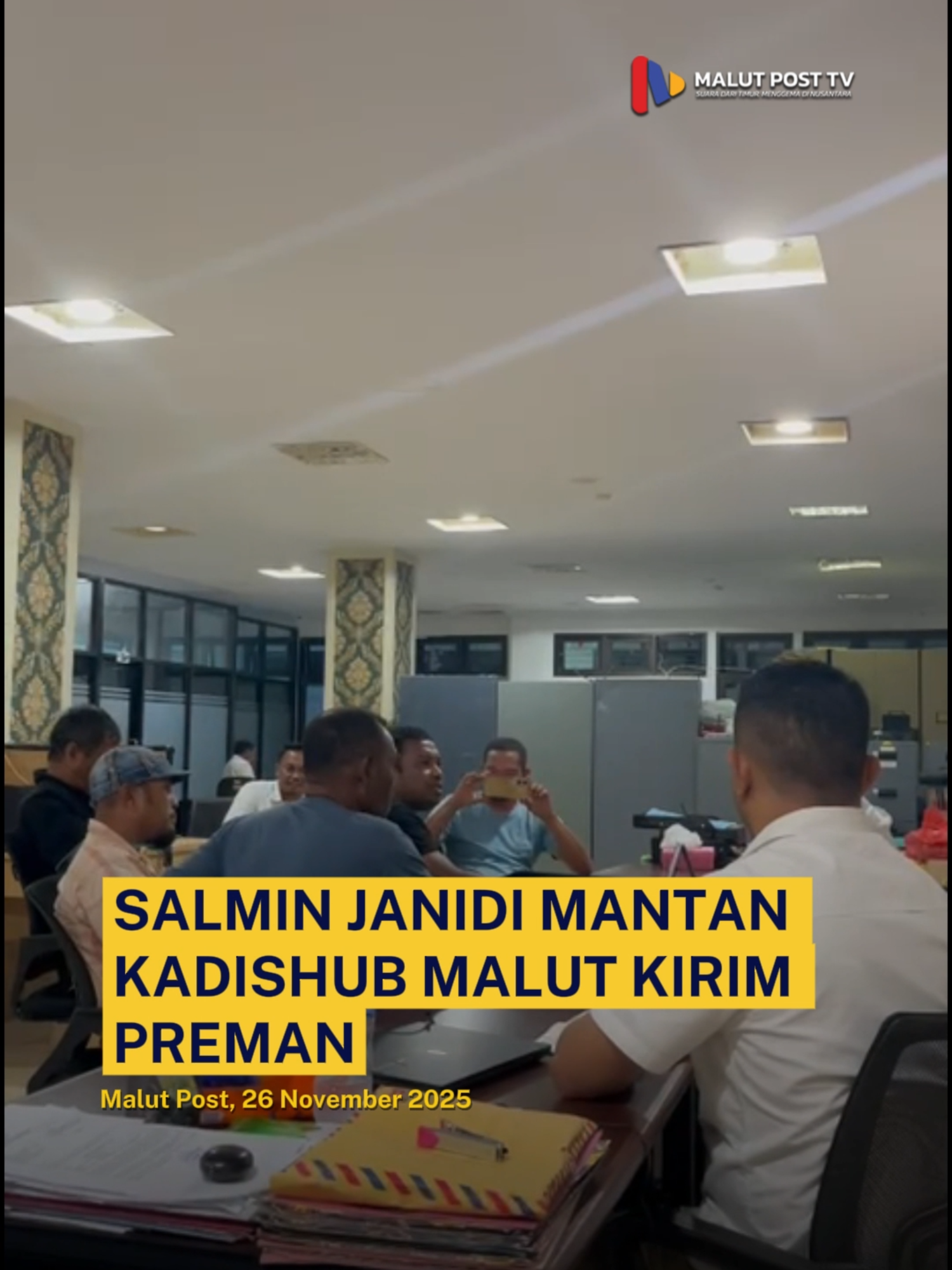 SALMIN JANIDI KIRIM PREMAN Mantan Kadis Perhubungan Malut Salmin Janidi diduga mengirim preman ke Kantor Gubernur. Kurang lebih lima orang datang mengatasnamakan  Brigade Sofifi ini masuk ke Kantor BKD Malut dan mendesak Plt Zulkifli Bian kembalikan Salmin Janidi sebagai pimpinan OPD. Dalam mediasinya, terjadi perdebatan panas yang memicu reaksi kedua belah pihak.  Hingga akhirnya pihak keamanan Satpol-PP masuk dan melakukan pengamanan. Perdebatan alot itu akhirnya dilerai dan mereka keluar dari ruangan.