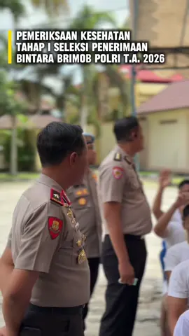150 Peserta Penerimaan Bintara Brimob Polri Ikuti Tes Rikkes I di Polda Kalteng Palangka Raya - Polda Kalimantan Tengah (Kalteng) menggelar tes Pemeriksaan Kesehatan (Rikkes) tahap pertama, bagi peserta seleksi penerimaan Bintara Brimob Polri Tahun Anggaran 2026, bertempat di Gedung Graha Bhayangkara, Mapolda setempat. Senin (24/11/2025). Kegiatan rikkes tahap I kali ini, ditinjau langsung oleh Wakapolda Kalteng Brigjen Pol Dr. Rakhmad Setyadi, S.IK., S.H., M.H. mewakili Kapolda Irjen Pol Iwan Kurniawan, didampingi sejumlah pejabat utama Polda. Wakapolda Kalteng menyampaikan, peninjauan ini bertujuan untuk memastikan bahwa seluruh tahapan seleksi berjalan dengan aman dan lancar. 