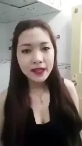 Hồi đó chị Ngân Collagen quay clip còn kiểu ngại ngại. 