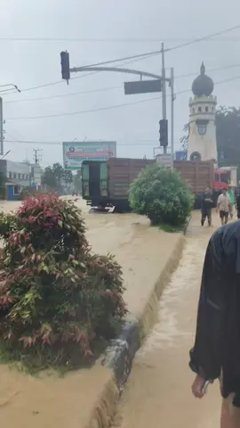 suasana banjir di tugu langsa
