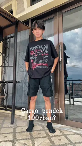 “Short cargo biar keliatan chill tapi tetep ganteng effortless 😎✌️” #shortcargo #streetwearfit #genzstyle #fitcheck #tiktokviral 