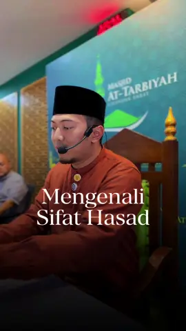 Hasad itu bukan sekadar tidak suka melihat orang senang. Hasad adalah ketika hati sempit melihat nikmat Allah pada orang lain, bahkan ingin nikmat itu hilang darinya, meski kita sendiri tidak ikut memilikinya. Sedikit demi sedikit, hasad bisa memakan pahala dan ketenangan jiwa, seperti api yang melahap kayu kering. 🍃 وَمِن شَرِّ حَاسِدٍ إِذَا حَسَدَ “…dan dari kejahatan orang yang dengki ketika ia dengki.” (QS. Al-Falaq: 5) ⸻ Mengenali sifat hasad membuat kita lebih waspada: • ketika hati mulai tidak suka melihat orang lain bahagia, • ketika sulit mengucap “Alhamdulillah” atas nikmat saudara kita, • ketika lebih sibuk membandingkan daripada bersyukur. Obatnya apa? Perbanyak doa, paksa diri untuk mendoakan kebaikan bagi orang yang kita iri kepadanya, dan ingat: nikmat yang mereka punya tidak mengurangi jatah rezeki yang Allah sudah tetapkan untuk kita. 🌙 💫 Ebook “Doa-Doa untuk Jiwa yang Ingin Bahagia” 📖 Karya Ustadz Irfan Rizki Haas 🕊 130 halaman doa penyuci hati & penguat jiwa 💬 Termasuk doa agar dibersihkan dari hasad, iri, dan penyakit hati lainnya 📩 E-book langsung dikirim ke email, Sahabat ✨ 📱 WA: 0851-7999-7020 🔗 lynk.id/haasstore Jaga hati dari hasad, kerana bisa jadi yang kita iri-kan hari ini, justru sedang menjadi ujian berat yang tidak sanggup kita pikul andai berada di posisi mereka. #MengenaliHasad #PenyakitHati #BersihkanJiwa #DoaBahagia #UstadzIrfanRizkiHaas  