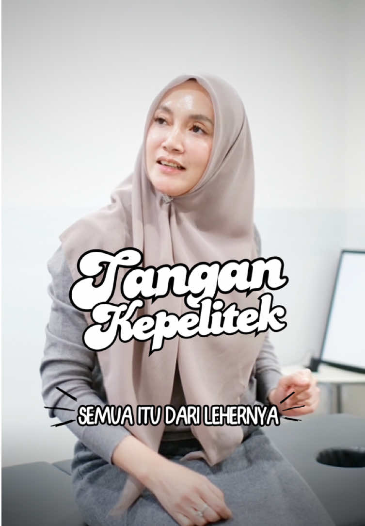 TANGAN NYA KEPELITEK😱 AYO DAFTAR SEKARANG‼️ Silahkan daftar melalui whatsapp di bawah 087777989900 Atau daftar di website : www.masterjoetherapy.com ____ Jadwal Master Joe Therapy ____ NOVEMBER SCHEDULE 03-07 SURABAYA  10-14 JAKARTA 17-21 JAKARTA 24-26 JAKARTA 27-29 SAYA SEKOLAH DULU YA🙌🏻 DESEMBER JAKARTA 2-4 DEDEMBER  JAKARTA 8-12 DESEMBER SURABAYA 15-19 DESEMBER Jakarta : Grand Palace Kemayoran / Best Western Kemayoran , Lobby Utama belok kanan https://g.co/kgs/DaW3DJ Tiktok : @masterjoetherapy Youtube : MASTER JOE THERAPY ° TAG KELUARGA, SAHABAT, TEMAN, DAN PASANGAN KALIAN ° KOMENTAR DIBAWAH JIKA ADA YANG INGIN DISAMPAIKAN ° FOLLOW UNTUK INFORMASI TERBARU ° SHARE AGAR VIDEO BISA LEBIH MENJANGKAU BANYAK ORANG ° DAN LIKE SUAPAYA MIMIN LEBIH SEMANGAT [ THANKS FOR ALL FRIENDS MASTER JOE ] #masterjoetherapy #masterjoebonesetting #masterbonesetting #frozenshoulder