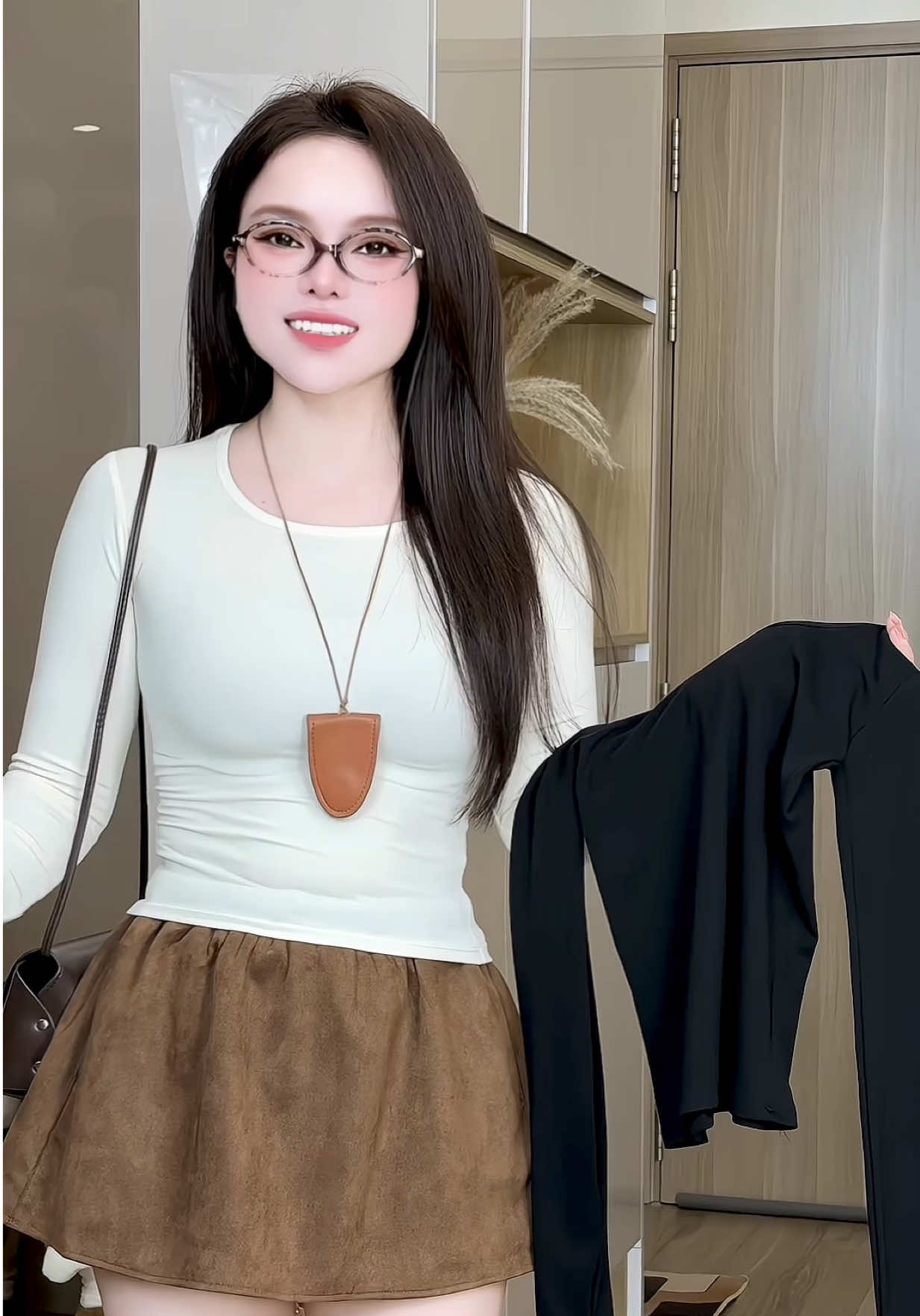 Áo thun nhà Celido dài tay ôm body  tôn dáng . Áo này diện vừa tôn phom vừa sang nữa😉 #gucuahue   #aothunnu   #aothun #aothundaitay #celido