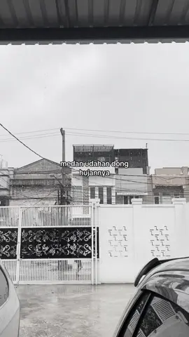 kasi jeda kek yaallah😭 asli medan dingin x woiii #medan#medanhujanterus #fyp 