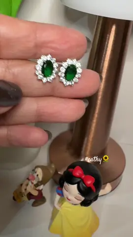 Perfect sparkly gift! 🎀 #earrings  #earringslovers  #earringstyle 