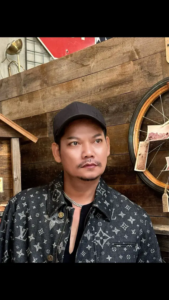 បែកទាំងបង្ខំអារម្មណ៍..!🥺💔🥀 #រៀនដោះលែងរៀនបំភ្លេចទើបមិនឈឺចាប់🥺💔🥀🥀 #អារម្មណ៍សេដ😢🎼🥀 #CHANMOLYPEN @កំសាន្តអារម្មណ៍ @ផលិតកម្ម រស្មីហង្សមាស🔗🔁✅