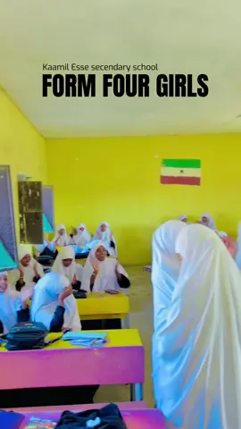 Hanbalyo Macallin Khaalid, guusha aad ka gaadheen tartanka adiga iyo fasalkaaguba. 🎉 | 📌: Repost.❤️ #muhyooo #school #somaliland 