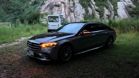 天下英雄如同过江之鲫 能从暴雨中走出来的靠的从来不是伞#奔驰s级 