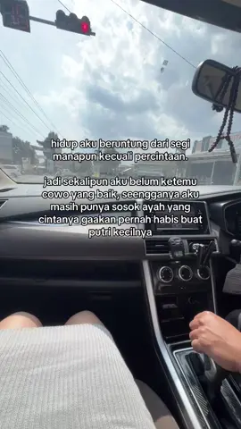 beliau cukup bahkan sangat baik menjalankan peran seorang ayah,bahkan beliau rela berkorban lebih untuk anak perempuannya 