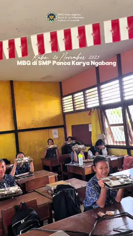 Menu MBG pada Hari ini 🤩🤩🤩 Rabu, 26 November 2025. “Makan Bergizi Gratis, Langkah Awal Membangun Bangsa yang Kuat dan Sehat” _____________________________________________ SPPG Mitra Big Boss Ayam Penyet Ngabang/ Hilir Kantor IV Yayasan Sosial Sajadah Fajar 📍Ngabang, Kabupaten Landak, Kalimantan Barat. #MakanBergiziGratis #GiziUntukAnakBangsa #GiziUntukInvestasi #SPPG #IndonesiaEmas2045 